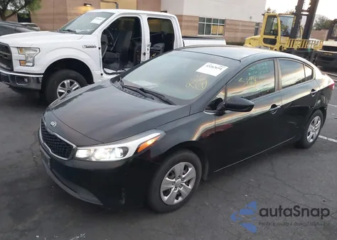 2017 Kia Forte Lx z USA, uszkodzony, nr VIN 3KPFK4A75HE124792